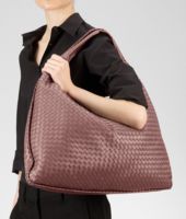 Bottega Veneta® Maxi Veneta aus Nappaleder Intrecciato Watteau Bottega Veneta® Maxi Veneta aus Nappaleder Intrecciato Watteau