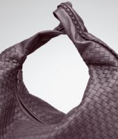 Bottega Veneta® Quetsche Intrecciato Nappa Maxi Veneta Bottega Veneta® Quetsche Intrecciato Nappa Maxi Veneta