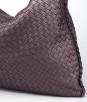 Bottega Veneta® Quetsche Intrecciato Nappa Maxi Veneta Bottega Veneta® Quetsche Intrecciato Nappa Maxi Veneta