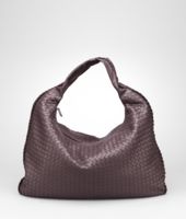 Bottega Veneta® Quetsche Intrecciato Nappa Maxi Veneta Bottega Veneta® Quetsche Intrecciato Nappa Maxi Veneta