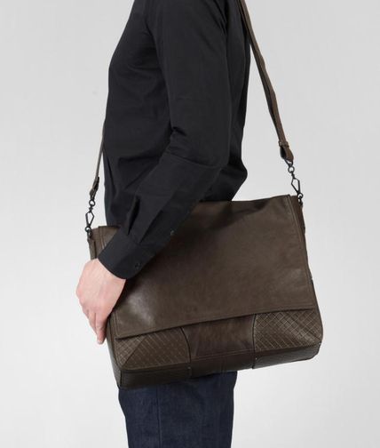 BOTTEGA VENETA - Light Calf Scolpito Cross Body Messenger