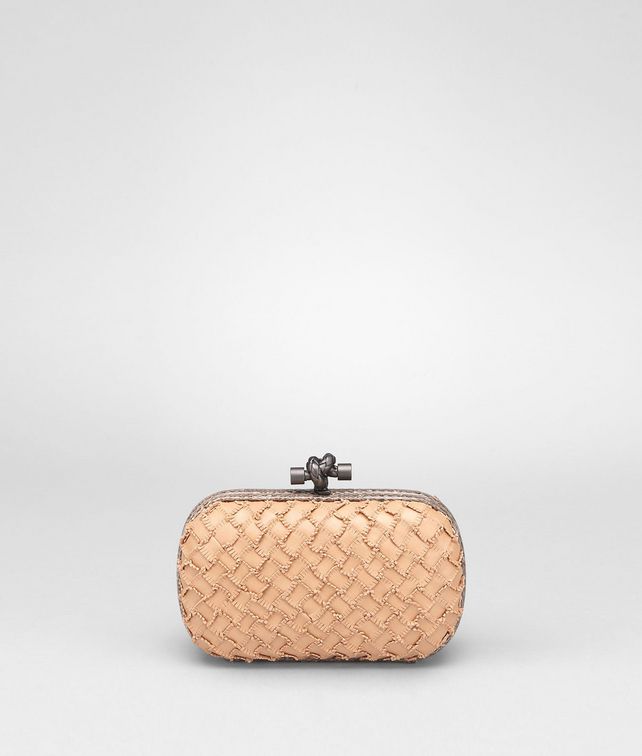 BOTTEGA VENETA Knot mit Fransen aus Ayers Intrecciato Poussin Clutch D fp