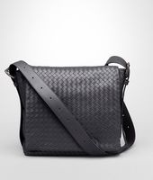 Bottega Veneta® Cross Body Messenger aus leichtem Kalbsleder Intrecciato Ardoise Bottega Veneta® Cross Body Messenger aus leichtem Kalbsleder Intrecciato Ardoise
