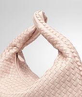 Bottega Veneta® Große Veneta aus Nappaleder Intrecciato Petale Bottega Veneta® Große Veneta aus Nappaleder Intrecciato Petale