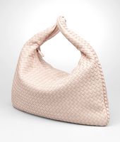 Bottega Veneta® Große Veneta aus Nappaleder Intrecciato Petale Bottega Veneta® Große Veneta aus Nappaleder Intrecciato Petale
