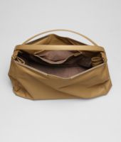 Bottega Veneta® Tasche aus gewachstem Leder, Gold und Metall Bottega Veneta® Tasche aus gewachstem Leder, Gold und Metall