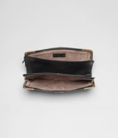 Bottega Veneta® Clutch aus gewachstem Leder und Metall Nero Bottega Veneta® Clutch aus gewachstem Leder und Metall Nero