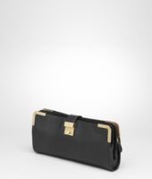 Bottega Veneta® Clutch aus gewachstem Leder und Metall Nero Bottega Veneta® Clutch aus gewachstem Leder und Metall Nero
