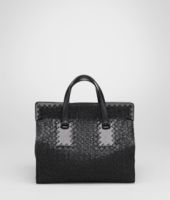 Bottega Veneta® Tasche aus Intreccio Tricot Raffia Nero Bottega Veneta® Tasche aus Intreccio Tricot Raffia Nero