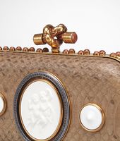 Bottega Veneta® Knot aus Porzellan, Ayers, Verre Irisé und Zirkonia Bronze Brique Brown Bottega Veneta® Knot aus Porzellan, Ayers, Verre Irisé und Zirkonia Bronze Brique Brown