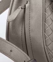 Bottega Veneta® Messenger Tasche aus Nappaleder Intrecciato Fume Bottega Veneta® Messenger Tasche aus Nappaleder Intrecciato Fume