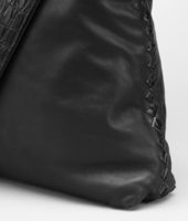 Bottega Veneta® Cross Body Bag aus gewachstem Leder und weichem Kaimanleder Nero Bottega Veneta® Cross Body Bag aus gewachstem Leder und weichem Kaimanleder Nero
