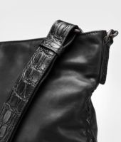 Bottega Veneta® Cross Body Bag aus gewachstem Leder und weichem Kaimanleder Nero Bottega Veneta® Cross Body Bag aus gewachstem Leder und weichem Kaimanleder Nero