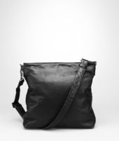 Bottega Veneta® Cross Body Bag aus gewachstem Leder und weichem Kaimanleder Nero Bottega Veneta® Cross Body Bag aus gewachstem Leder und weichem Kaimanleder Nero