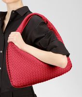 Bottega Veneta® Fraise Intrecciato Nappa Large Veneta Bottega Veneta® Fraise Intrecciato Nappa Large Veneta