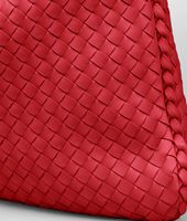 Bottega Veneta® Fraise Intrecciato Nappa Large Veneta Bottega Veneta® Fraise Intrecciato Nappa Large Veneta