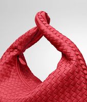 Bottega Veneta® Fraise Intrecciato Nappa Large Veneta Bottega Veneta® Fraise Intrecciato Nappa Large Veneta
