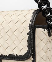 Bottega Veneta® Tasche aus Nappaleder Glass Intrecciato Pearl Bottega Veneta® Tasche aus Nappaleder Glass Intrecciato Pearl