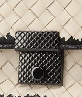 Bottega Veneta® Tasche aus Nappaleder Glass Intrecciato Pearl Bottega Veneta® Tasche aus Nappaleder Glass Intrecciato Pearl