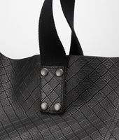 Bottega Veneta® Shopper aus Intrecciomirage Lavé Nero Bottega Veneta® Shopper aus Intrecciomirage Lavé Nero