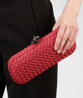 Bottega Veneta® Stretch Knot aus Faille Moiré Intrecciato Fraise Bottega Veneta® Stretch Knot aus Faille Moiré Intrecciato Fraise