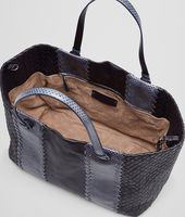 Bottega Veneta® Shopper aus Ayers und Nappaleder Intrecciato Tourmaline Bottega Veneta® Shopper aus Ayers und Nappaleder Intrecciato Tourmaline