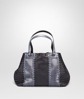 Bottega Veneta® Shopper aus Ayers und Nappaleder Intrecciato Tourmaline Bottega Veneta® Shopper aus Ayers und Nappaleder Intrecciato Tourmaline