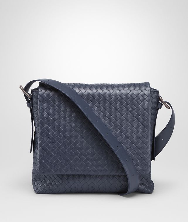 BOTTEGA VENETA Messenger Umhängetasche aus leichtem Kalbsleder Intrecciato Prusse Messenger Tasche U fp