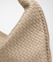 Bottega Veneta® Maxi Veneta aus Nappaleder Intrecciato Walnut Bottega Veneta® Maxi Veneta aus Nappaleder Intrecciato Walnut