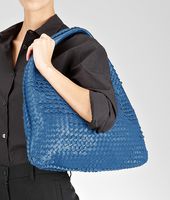 Bottega Veneta® Électrique Intrecciato Nappa Minionde Large Veneta Bottega Veneta® Électrique Intrecciato Nappa Minionde Large Veneta
