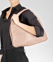 Bottega Veneta® Petale Intrecciato Nappa Minionde Veneta Bottega Veneta® Petale Intrecciato Nappa Minionde Veneta