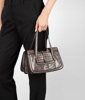 Bottega Veneta® BORDER TASCHE AUS HARDWICKII LEDER MEDIUM GREY Bottega Veneta® BORDER TASCHE AUS HARDWICKII LEDER MEDIUM GREY