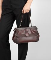 Bottega Veneta® TASCHE AUS MADRASLEDER CHIAROSCURO AUBERGINE Bottega Veneta® TASCHE AUS MADRASLEDER CHIAROSCURO AUBERGINE