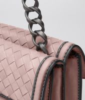 Bottega Veneta® BORDER SPHERE TASCHE AUS KALBSLEDER INTRECCIO BLUSH Bottega Veneta® BORDER SPHERE TASCHE AUS KALBSLEDER INTRECCIO BLUSH