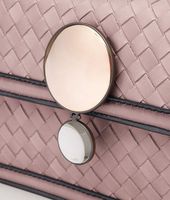 Bottega Veneta® BORDER SPHERE TASCHE AUS KALBSLEDER INTRECCIO BLUSH Bottega Veneta® BORDER SPHERE TASCHE AUS KALBSLEDER INTRECCIO BLUSH