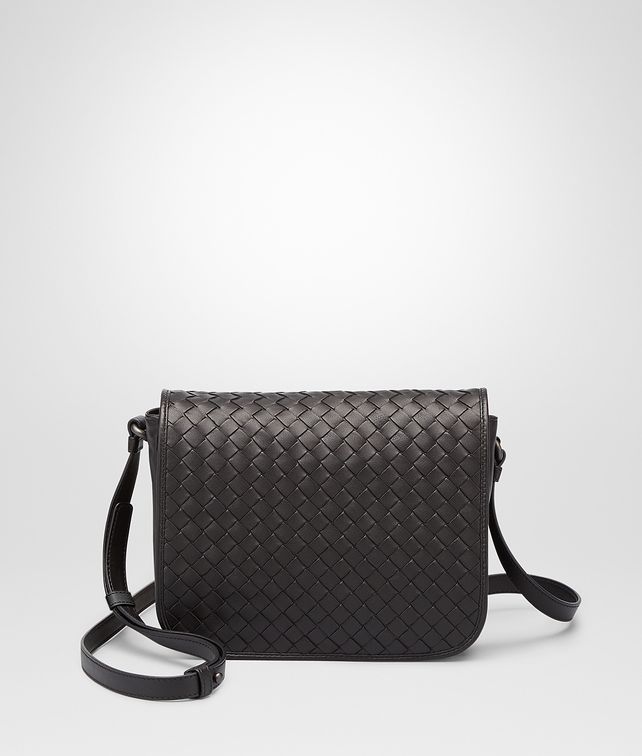 BOTTEGA VENETA Nero Intrecciato Nappa Messenger Bag Crossbody bag D fp