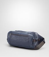 Bottega Veneta® GÜRTELTASCHE AUS LEICHTEM KALBSLEDER PRUSSE MATITA Bottega Veneta® GÜRTELTASCHE AUS LEICHTEM KALBSLEDER PRUSSE MATITA