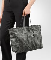 Bottega Veneta® GROSSER SHOPPER MIT INTRECCIOLUSION NEW LIGHT GREY Bottega Veneta® GROSSER SHOPPER MIT INTRECCIOLUSION NEW LIGHT GREY