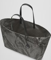 Bottega Veneta® GROSSER SHOPPER MIT INTRECCIOLUSION NEW LIGHT GREY Bottega Veneta® GROSSER SHOPPER MIT INTRECCIOLUSION NEW LIGHT GREY