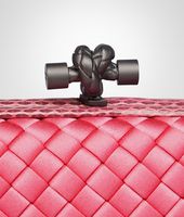 Bottega Veneta® KNOT ROSA SHOCK INTRECCIO IMPERO IN AYERS Bottega Veneta® KNOT ROSA SHOCK INTRECCIO IMPERO IN AYERS
