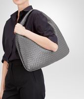 Bottega Veneta® Große Veneta AUS NAPPALEDER INTRECCIATO NEW LIGHT GREY Bottega Veneta® Große Veneta AUS NAPPALEDER INTRECCIATO NEW LIGHT GREY