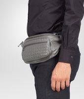 Bottega Veneta® GÜRTELTASCHE AUS LEICHTEM KALBSLEDER NEW LIGHT GREY Bottega Veneta® GÜRTELTASCHE AUS LEICHTEM KALBSLEDER NEW LIGHT GREY