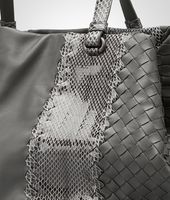 Bottega Veneta® SHOPPER NEW LIGHT GREY IN NAPPA INTRECCIATA E AYERS Bottega Veneta® SHOPPER NEW LIGHT GREY IN NAPPA INTRECCIATA E AYERS