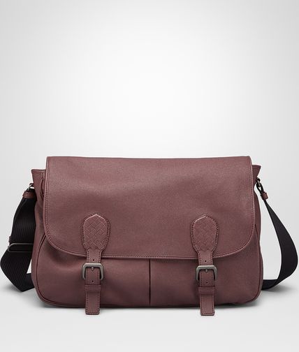 BOTTEGA VENETA - GARDENA TASCHE AUS METALLIC BÜFFELLEDER AUBERGINE UND NERO