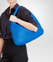 Bottega Veneta® Große Veneta AUS NAPPALEDER INTRECCIATO SIGNAL BLUE Bottega Veneta® Große Veneta AUS NAPPALEDER INTRECCIATO SIGNAL BLUE