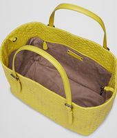 Bottega Veneta® SHOPPER AUS NAPPALEDER INTRECCIATO NEW CHARTREUSE Bottega Veneta® SHOPPER AUS NAPPALEDER INTRECCIATO NEW CHARTREUSE