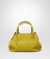 Bottega Veneta® SHOPPER AUS NAPPALEDER INTRECCIATO NEW CHARTREUSE Bottega Veneta® SHOPPER AUS NAPPALEDER INTRECCIATO NEW CHARTREUSE