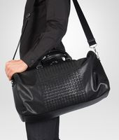 Bottega Veneta® BORSA DA VIAGGIO NERA IN NAPPA LAVATA INTRECCIATA Bottega Veneta® BORSA DA VIAGGIO NERA IN NAPPA LAVATA INTRECCIATA