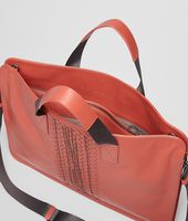 Bottega Veneta® AKTENTASCHE AUS GESTREIFTEM, LEICHTEM KALBSLEDER BURNT RED UND MATITA Bottega Veneta® AKTENTASCHE AUS GESTREIFTEM, LEICHTEM KALBSLEDER BURNT RED UND MATITA