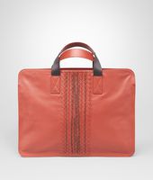 Bottega Veneta® AKTENTASCHE AUS GESTREIFTEM, LEICHTEM KALBSLEDER BURNT RED UND MATITA Bottega Veneta® AKTENTASCHE AUS GESTREIFTEM, LEICHTEM KALBSLEDER BURNT RED UND MATITA